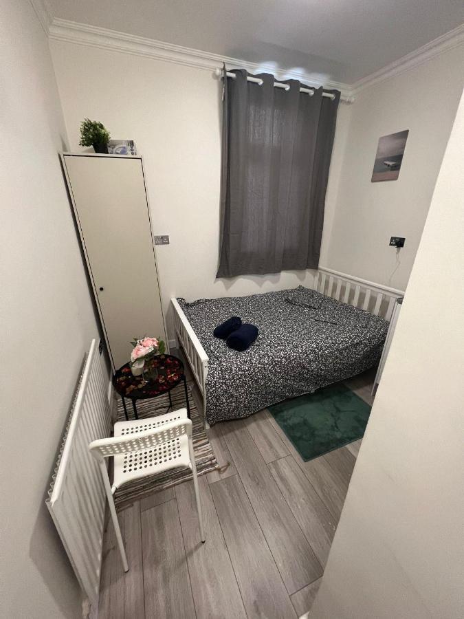 Lovely Apartment Close To Acton Central Station Londyn Zewnętrze zdjęcie