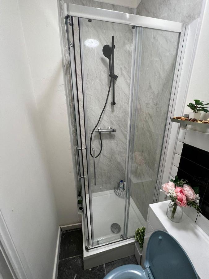Lovely Apartment Close To Acton Central Station Londyn Zewnętrze zdjęcie
