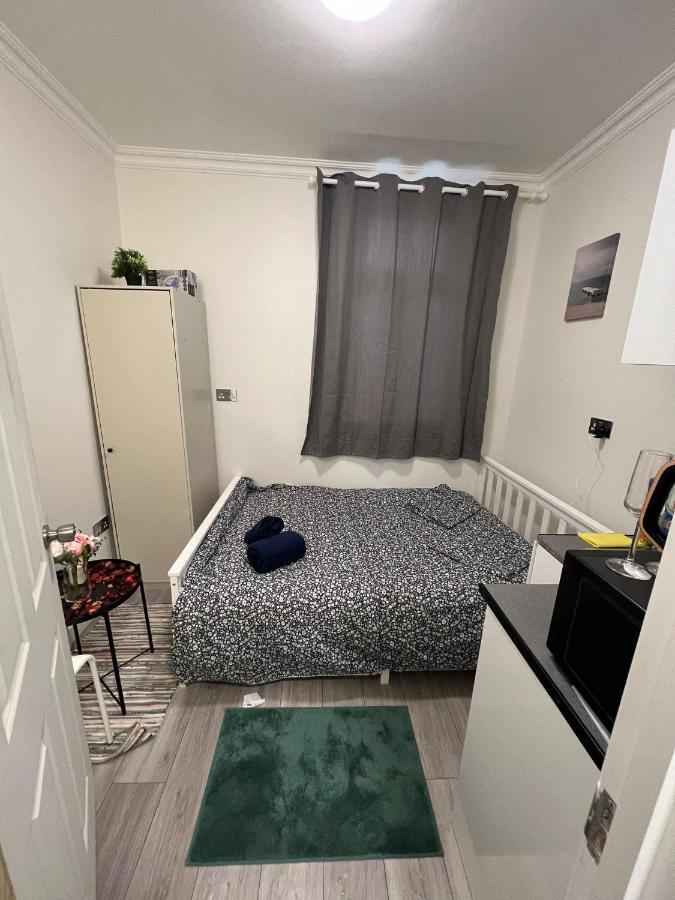 Lovely Apartment Close To Acton Central Station Londyn Zewnętrze zdjęcie