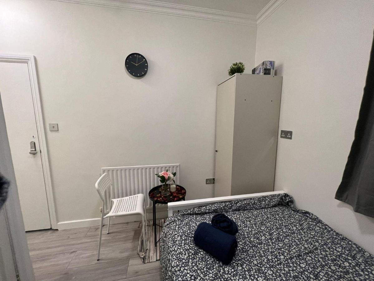 Lovely Apartment Close To Acton Central Station Londyn Zewnętrze zdjęcie