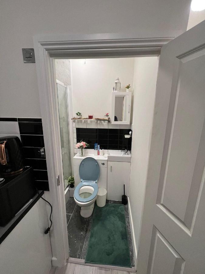 Lovely Apartment Close To Acton Central Station Londyn Zewnętrze zdjęcie